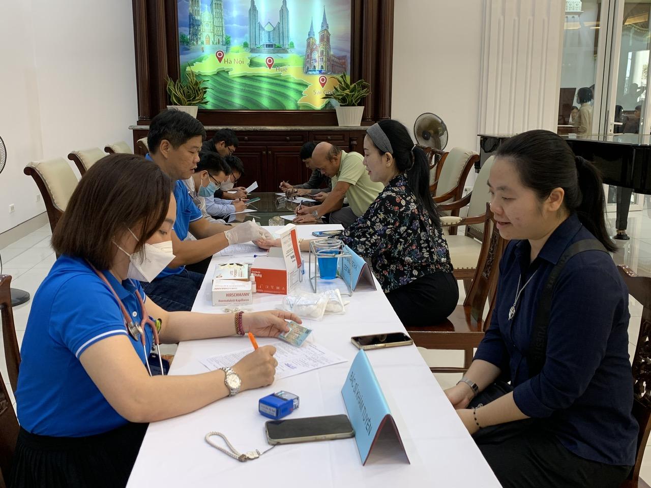 Trao đi những giọt máu hồng